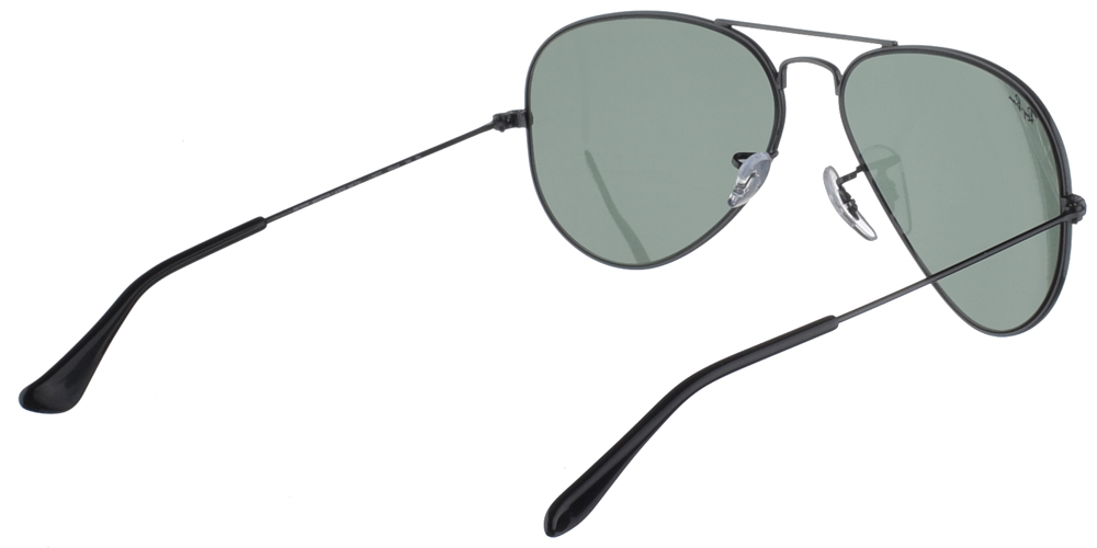 Διαχρονικά aviator γυαλιά ηλίου RB 3025 σε μαύρο μεταλλικό σκελετό και σκούρους πράσινους κρυστάλλους της εταιρίας Ray Ban για μεσαία και μεγάλα πρόσωπα.